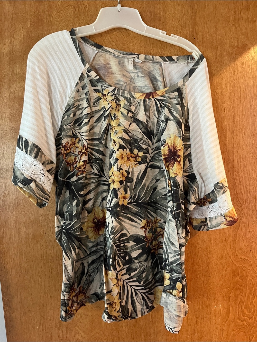 Cato Women's Floral Tropical Print Short Sleeve Top - Yellow/Green